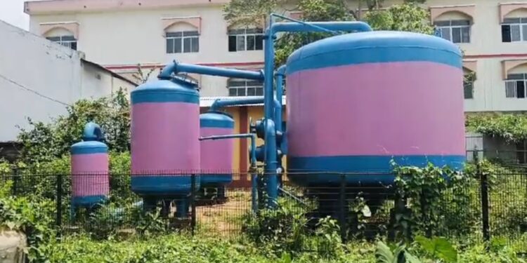 তিনদিন ধরে পানীয় জল পাচ্ছে না শতাধিক পরিবারের সাধারণ মানুষজন