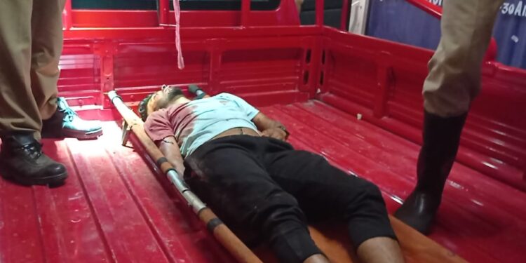 চিনি বোঝাই বোলেরো গাড়ির ধাক্কায় রক্তাক্ত বাইক চালক