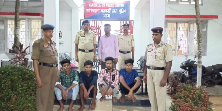 ৪ বাংলাদেশী সহ ১ জন ভারতীয় মানব পাচারকারী পুলিশের জালে