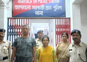 মঙ্গলবার সন্ধ্যায় দুই বাংলাদেশী আটক পুলিশের হাতে