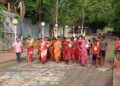 বৃষ্টির আশায় কসবা কালি মায়ের মন্দিরে জল ঢালল মহিলারা
