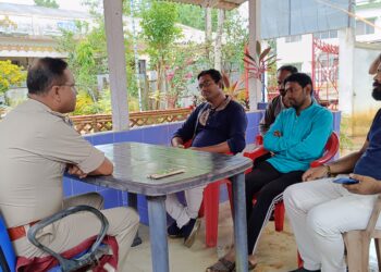 জনজাতি নাবালিকা উদ্ধারের দাবিতে মধুপুর থানা ঘেরাও