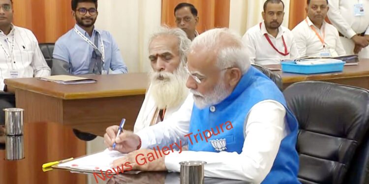 মঙ্গলবার বারাণসী কেন্দ্রে মনোনয়নপত্র দাখিল করল নরেন্দ্র মোদি