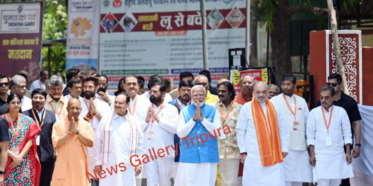 মঙ্গলবার বারাণসী কেন্দ্রে মনোনয়নপত্র দাখিল করল নরেন্দ্র মোদি