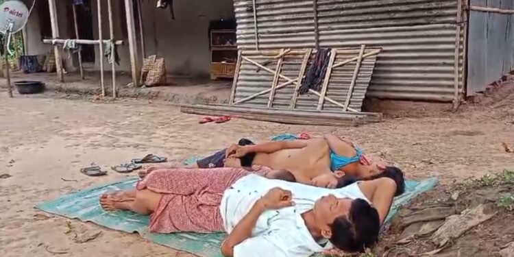 শিলাবৃষ্টিতে ক্ষতিগ্রস্ত পরিবারের বর্তমান ঠিকানা খোলা আকাশের নিচে