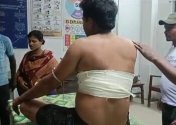 ছুরিকাঘাতে এক যুবককে প্রাণে মারার চেষ্টা