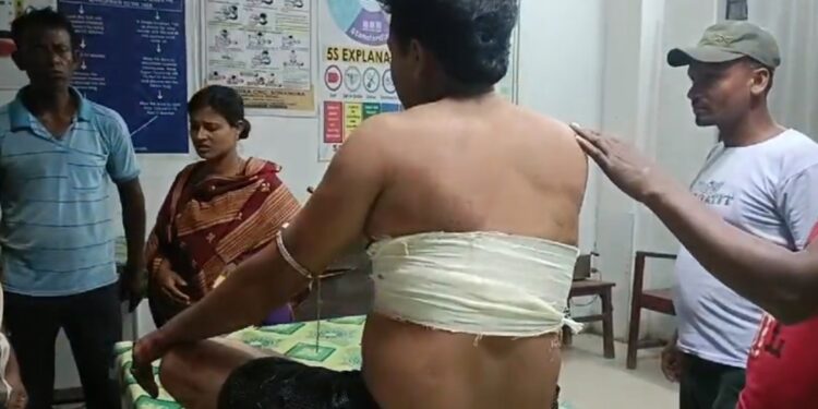 ছুরিকাঘাতে এক যুবককে প্রাণে মারার চেষ্টা