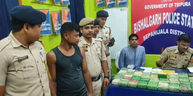 কোটি টাকার ব্রাউন সুগার সহ দুর্ঘটনাগ্রস্থ মোটরসাইকেল