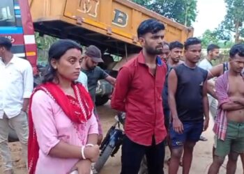 স্বামী-স্ত্রীর মিথ্যা পরিচয় দিয়ে শেষ রক্ষা হল না