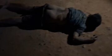 চিনি বোঝাই মারুতি গাড়ির ধাক্কায় গুরুতর আহত এক যুবক