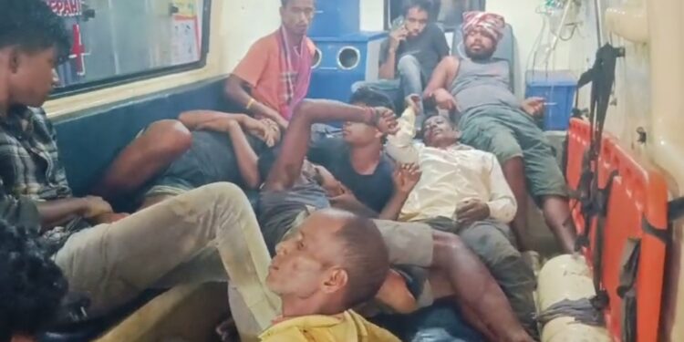 বোলেরো পিকআপ ও লড়ির সংঘর্ষে ঘটনাস্থলেই নিহত ১ আহত ৯