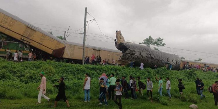 মাল গাড়ির ধাক্কায় লাইনচ্যুত কাঞ্চনজঙ্ঘা এক্সপ্রেস