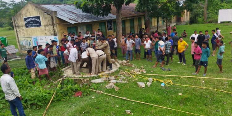 পরিত্যক্ত কুয়ো পরিষ্কার করতে গিয়ে তিন শ্রমিকের  মর্মান্তিক মৃত্যু