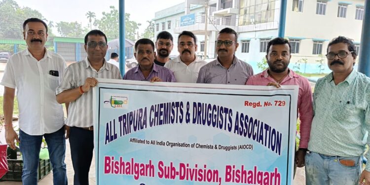 ত্রিপুরা কেমিস্ট এন্ড ড্রাগিস্ট বিশালগড় মহকুমা কমিটির উদ্যোগে অনুষ্ঠিত বৃক্ষরোপণ