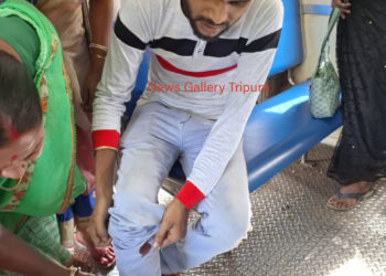 দুষ্কৃতিকারীদের ছুড়া পাথরের আঘাতে গুরুতর আহত এক