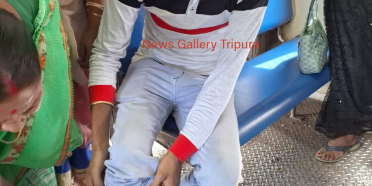 দুষ্কৃতিকারীদের ছুড়া পাথরের আঘাতে গুরুতর আহত এক