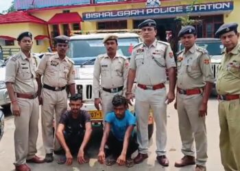 গবাদিপশু চুরি করতে গিয়ে গ্রামবাসীদের হাতে আটক দুই চোর