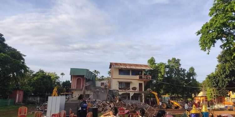 ভেঙ্গে গুড়িয়ে দেওয়া হল ভারতরত্ন সংঘ