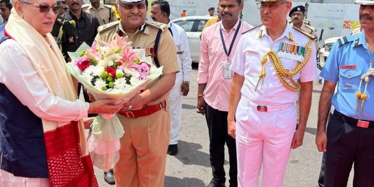 হায়দ্রাবাদে পৌঁছল রাজ্যপাল জিষ্ণু দেববর্মন