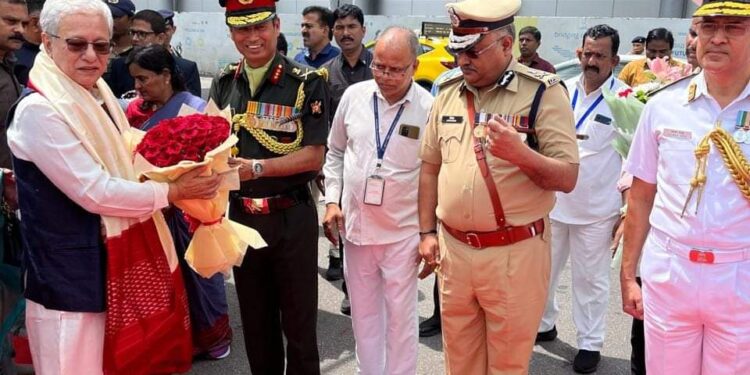 হায়দ্রাবাদে পৌঁছল রাজ্যপাল জিষ্ণু দেববর্মন