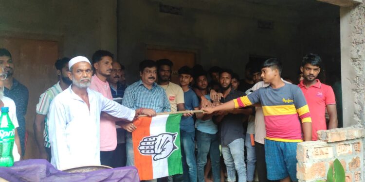 ১৯ পরিবারের ৬১ জন ভোটার বিজেপি এবং সিপিইএম ছেড়ে কংগ্রেসে