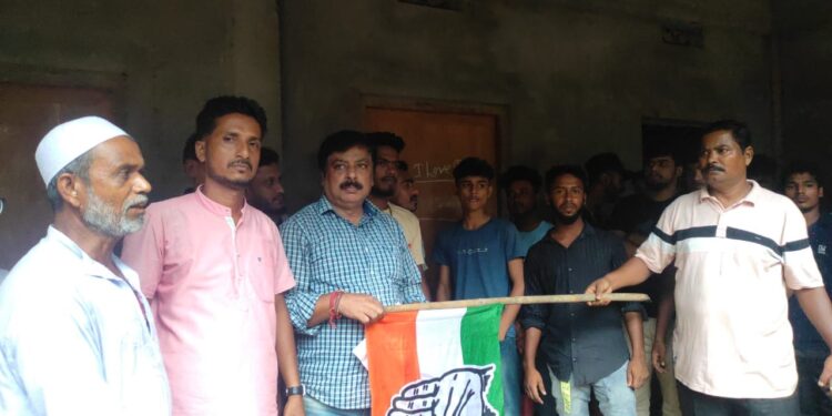 ১৯ পরিবারের ৬১ জন ভোটার বিজেপি এবং সিপিইএম ছেড়ে কংগ্রেসে