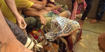 ট্রাক্টরের ব্লেইডে আটকে পড়ে গুরুতর আহত এক কৃষক