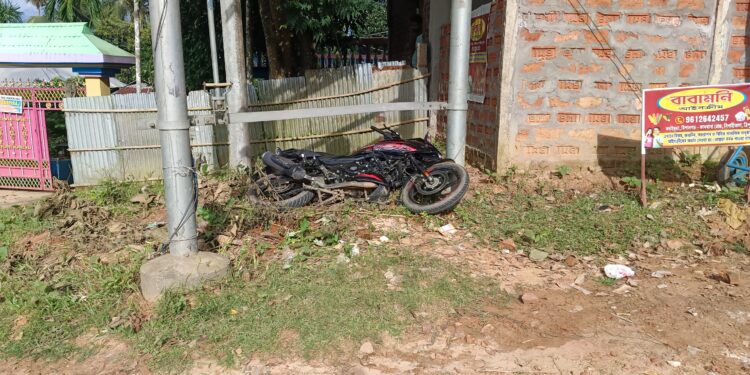 মারুতি গাড়ির সাথে বাইকের ধাক্কায় গুরুতর আহত এক স্কুল পড়ুয়া মোটরবাইক চালক