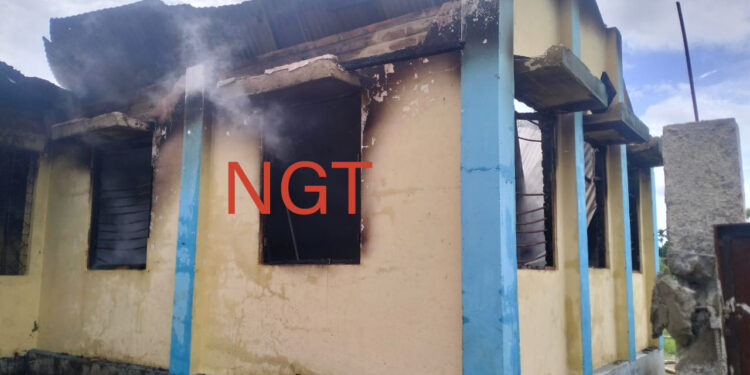 মঙ্গলবার সকালে আগুনে পুড়ে ভস্মিভূত শিলাছড়ি উপজাতি বয়েজ হোস্টেলটি