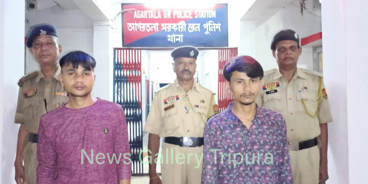 এক বাংলাদেশী সহ ভারতীয় পাচারকারী আটক পুলিশের হাতে