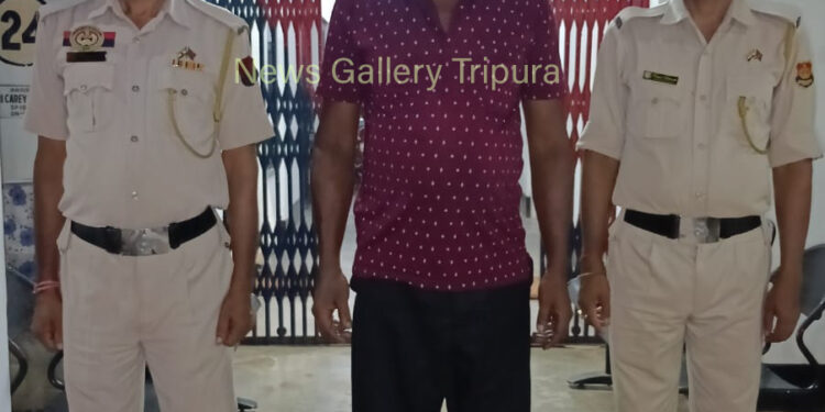 পুলিশের হাতে আটক এক বাংলাদেশী মানব পাচারকারী