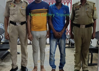 আগরতলা রেল স্টেশন পুলিশের হাতে আটক দুই ভারতীয় টাউট