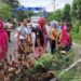 পোল্ট্রি ফার্ম বন্ধের দাবিতে সড়ক অবরোধ
