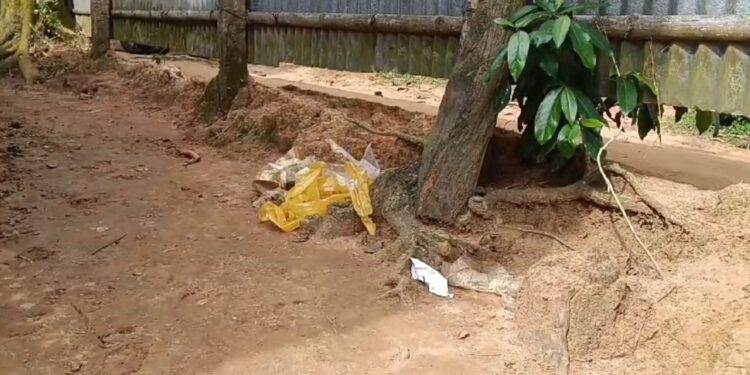 নেশা সামগ্রী রেখে দিয়ে ফাঁসিয়ে দেওয়ার চেষ্টা