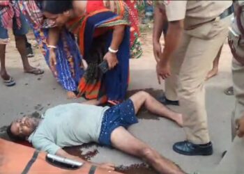 জাতীয় সড়কে বাইক দুর্ঘটনায় আহত পথচারী সহ বাইক চালক