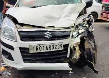 তিন তিনটি গাড়ি মুখোমুখি সংঘর্ষে গুরুতর আহত চার