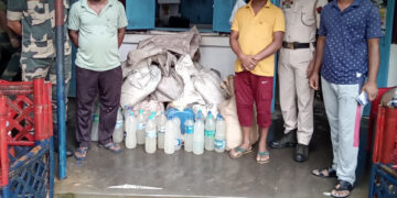 ৫০০ লিটার দেশি মদ সহ পুলিশের হাতে আটক দুই অভিযুক্ত