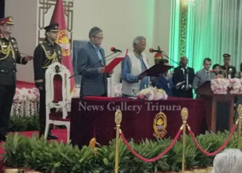 মুখ্য উপদেষ্টা হিসাবে শপথ গ্রহণ করলেন ড:মো:ইউনুস