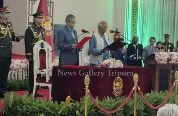 মুখ্য উপদেষ্টা হিসাবে শপথ গ্রহণ করলেন ড:মো:ইউনুস