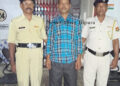 পুলিশের হাতে আটক এক মানব পাচারকারী