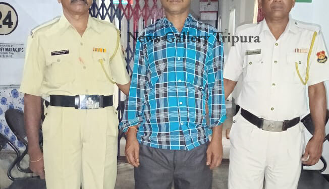 পুলিশের হাতে আটক এক মানব পাচারকারী