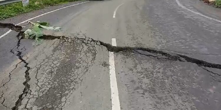 চলাচলের অযোগ্য ৮ নং জাতীয় সড়ক!