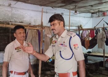 বিশালগড় থানা পরিদর্শনে আসে জেলার এসপি