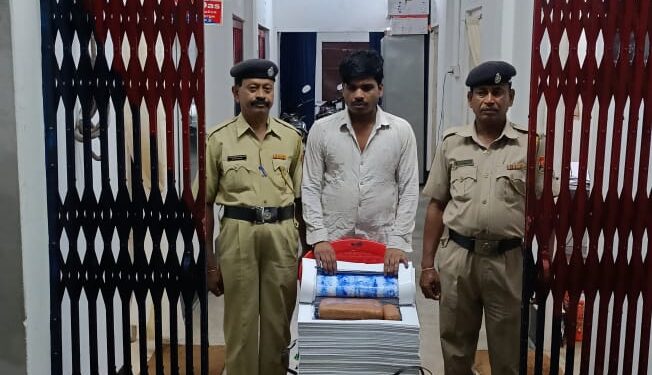 অভিনব পদ্ধতিতে গাঁজা পাচার করতে গিয়ে পুলিশের হাতে আটক এক