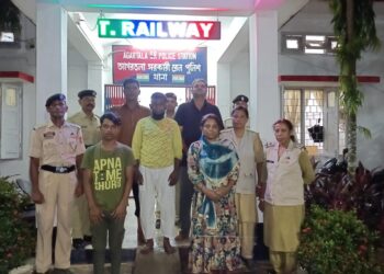 আগরতলা রেল স্টেশন পুলিশের হাতে আটক পাঁচ  বাংলাদেশী রোহিঙ্গা আটক