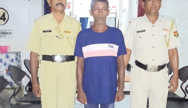 শনিবার আগরতলা রেল স্টেশন পুলিশের হাতে আটক এক বাংলাদেশী