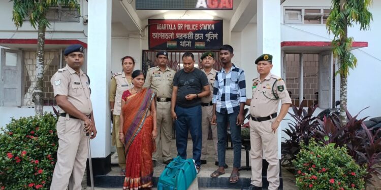 ১০ কেজি শুঁকনো গাঁজা সহ পুলিশের হাতে আটক তিন