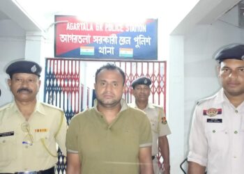 আগরতলা রেল স্টেশন পুলিশের হাতে আটক এক ভারতীয় মানব পাচারকারী