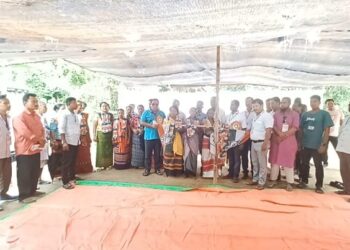 ৮ পরিবারের ৪৩ জন ভোটার শাসকদল ছেড়ে কংগ্রেসে যোগদান করে