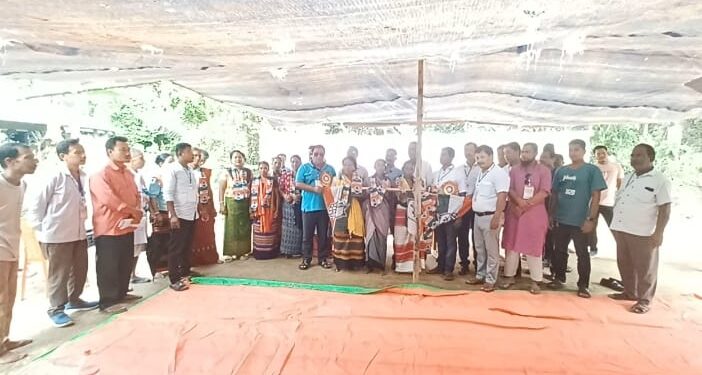 ৮ পরিবারের ৪৩ জন ভোটার শাসকদল ছেড়ে কংগ্রেসে যোগদান করে